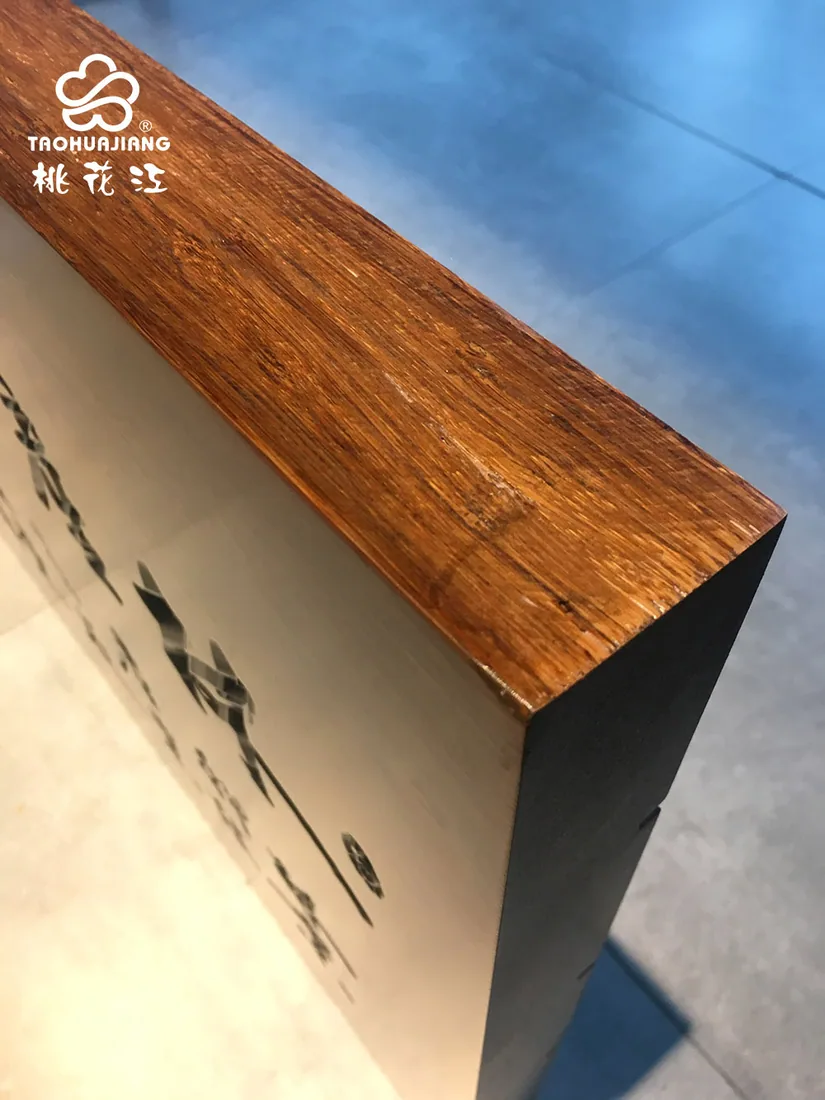 Panneau sculpté en bambou densifié