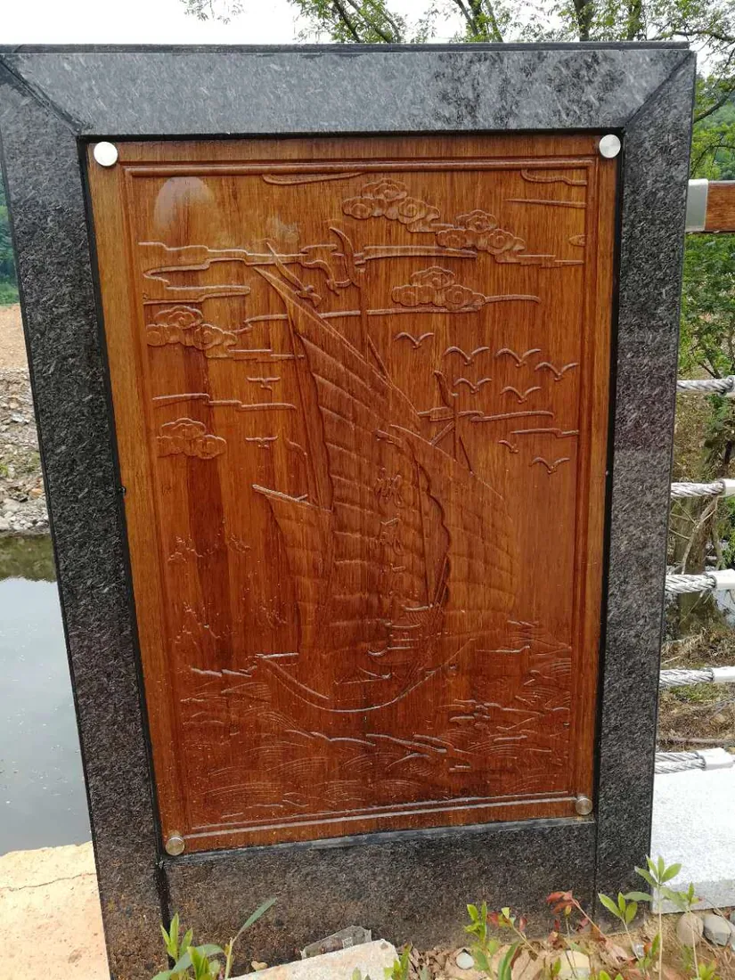 Panneau sculpté en bambou densifié