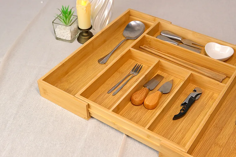 Ausziehbare Bambus-Besteckbox mit Fächern