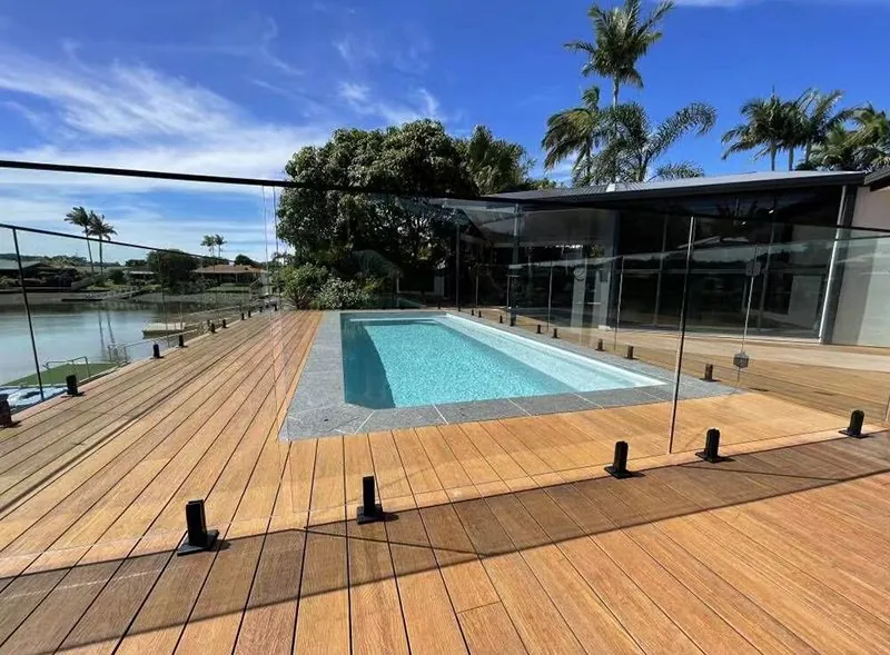 Terrasses extérieures en bambou et sols intérieurs en bambou